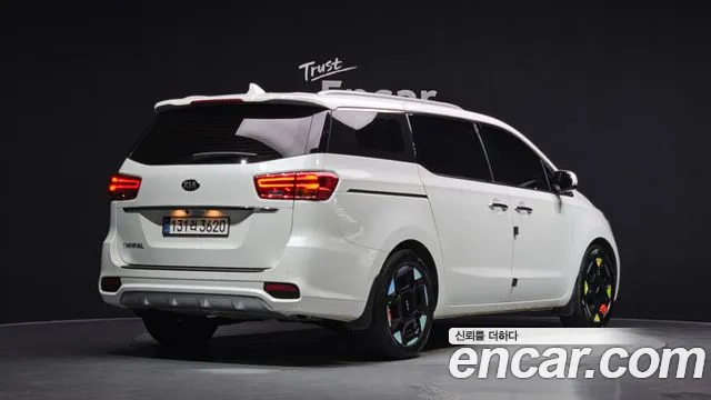 Kia Carnival 2018 thumb 2
