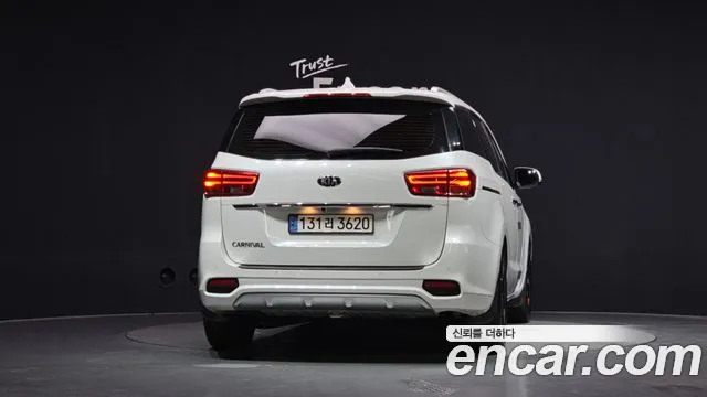 Kia Carnival 2018 thumb 4