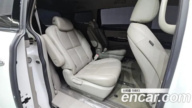 Kia Carnival 2018 thumb 11