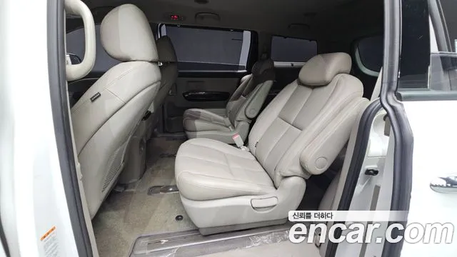 Kia Carnival 2018 thumb 12