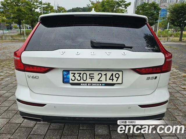 Volvo V60 2021 thumb 8