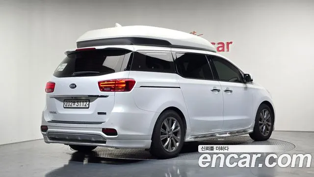 Kia Carnival 2019 thumb 2