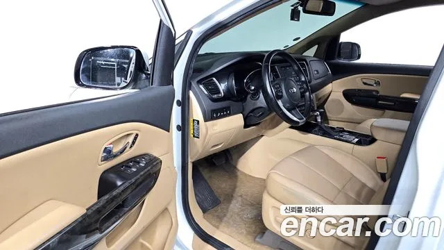 Kia Carnival 2019 thumb 10