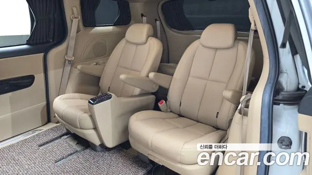 Kia Carnival 2019 thumb 11