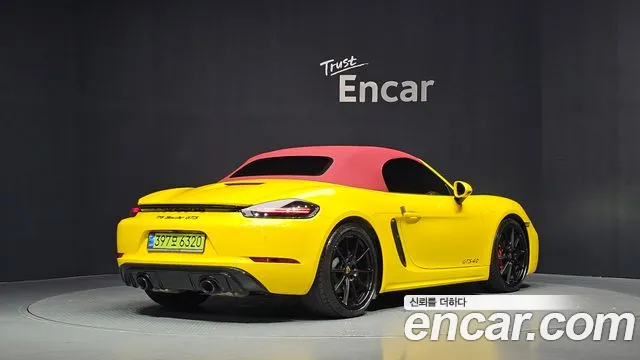 Porsche Cayman 2025 thumb 2