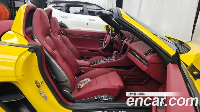 Porsche Cayman 2025 thumb 11