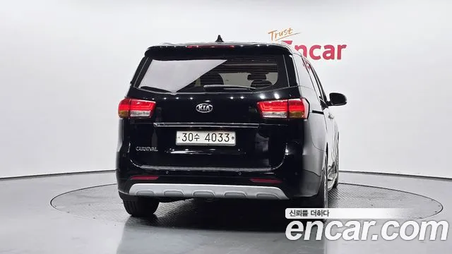 Kia Carnival 2015 thumb 4