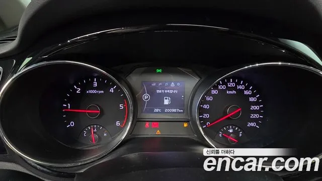Kia Carnival 2015 thumb 8