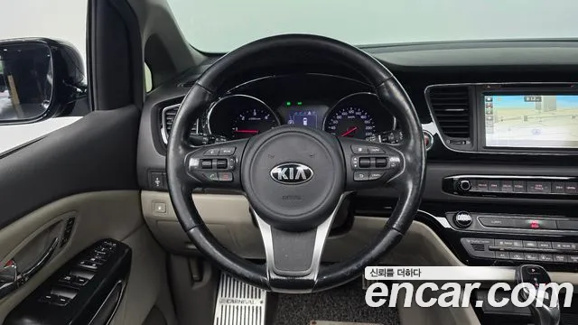 Kia Carnival 2015 thumb 12