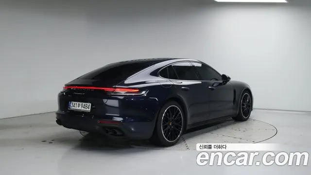 Porsche Panamera 2021 thumb 2