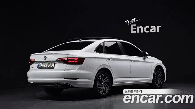 Volkswagen Jetta 2021 thumb 2
