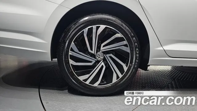 Volkswagen Jetta 2021 thumb 5