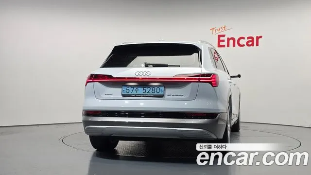 Audi e-tron 2022 thumb 4