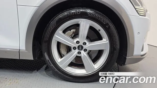 Audi e-tron 2022 thumb 5