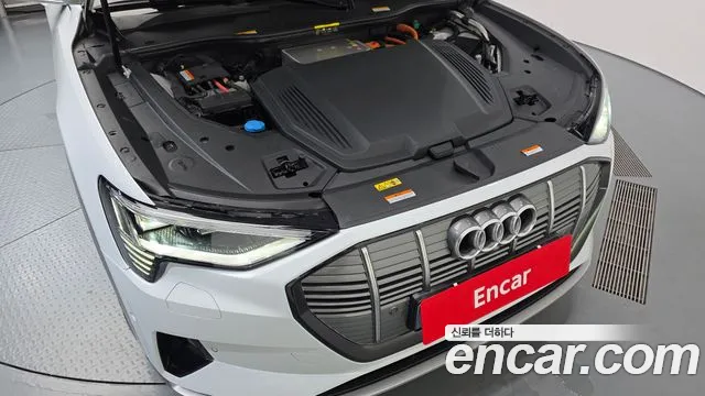 Audi e-tron 2022 thumb 6