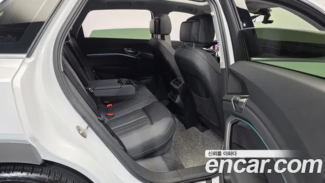 Audi e-tron 2022 thumb 12