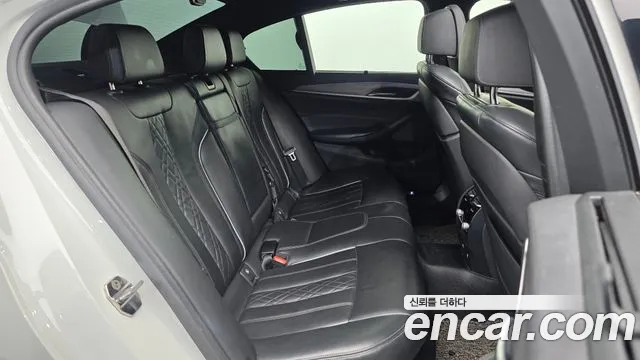 BMW 5 серии 2018 thumb 12