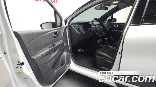Renault Captur 2017 thumb 10
