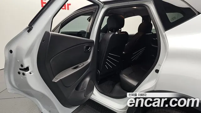 Renault Captur 2017 thumb 12