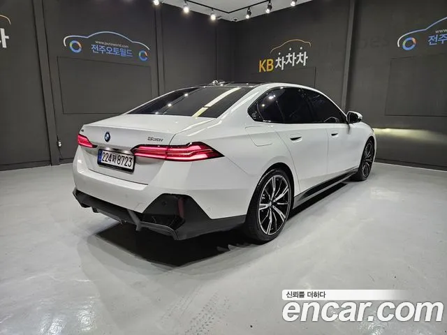 BMW 5 серии 2026 thumb 2