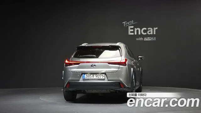 Lexus UX 2019 thumb 3