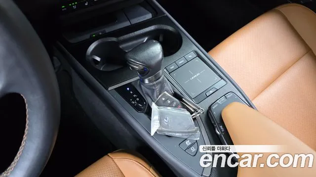 Lexus UX 2019 thumb 8