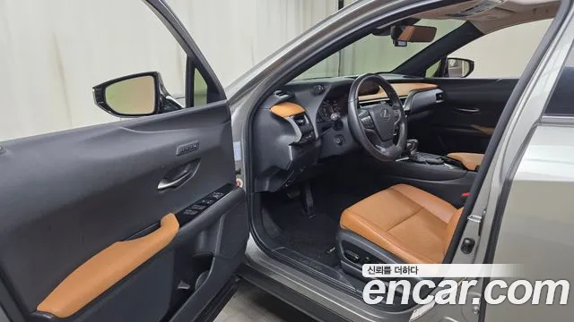 Lexus UX 2019 thumb 9