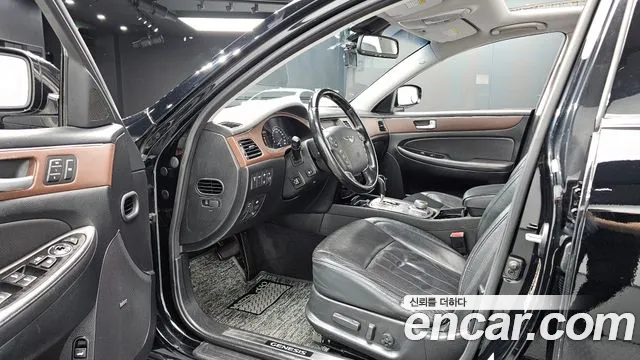 Hyundai Genesis 2011 thumb 10