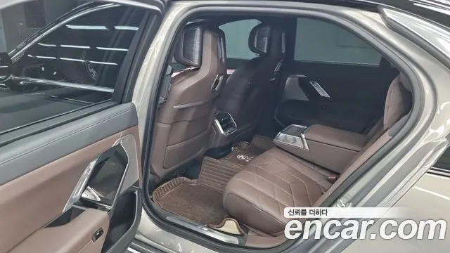 BMW 7 серии 2023 thumb 8
