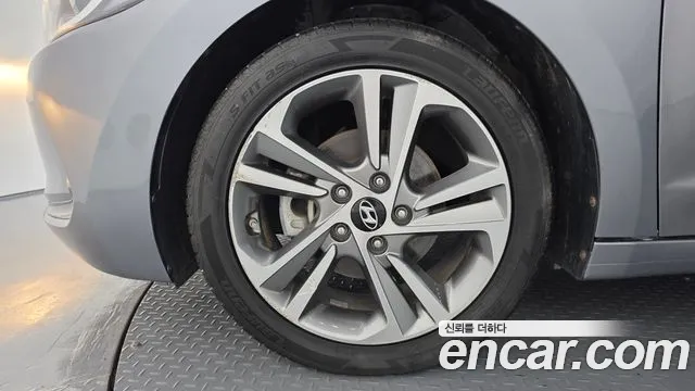 Hyundai Avante 2017 thumb 5
