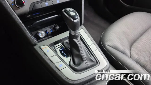 Hyundai Avante 2017 thumb 9