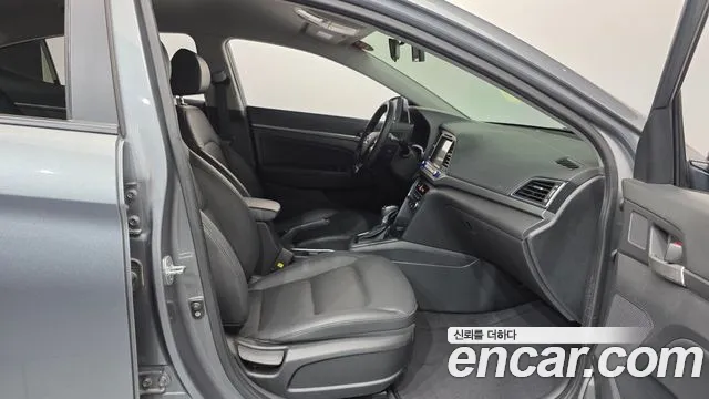 Hyundai Avante 2017 thumb 10