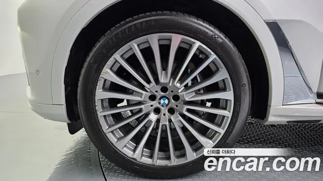BMW X7 2022 thumb 4