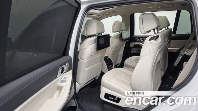 BMW X7 2022 thumb 11