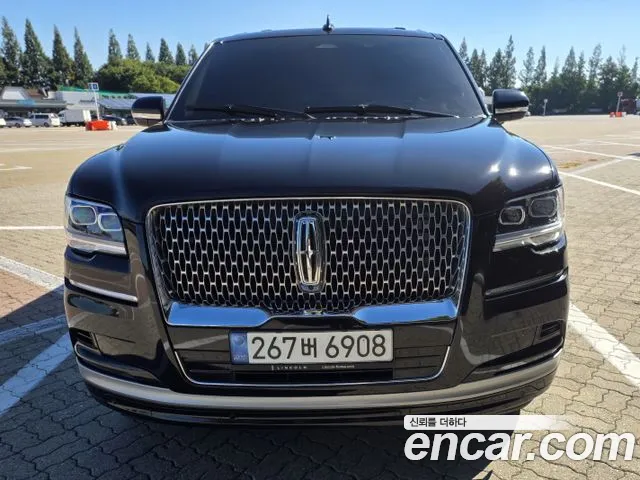 Lincoln Navigator 2022 thumb 2