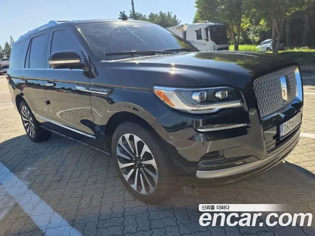 Lincoln Navigator 2022 thumb 3