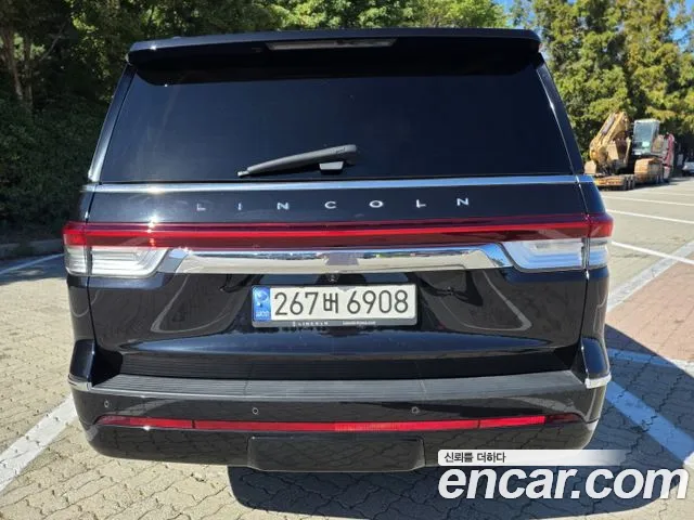 Lincoln Navigator 2022 thumb 5