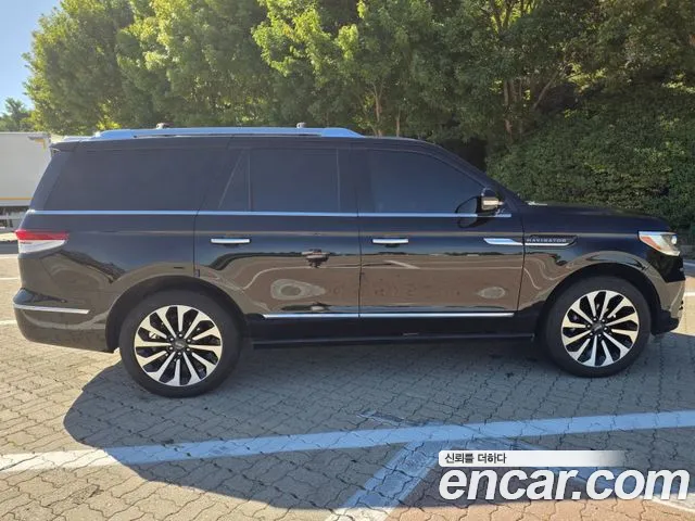 Lincoln Navigator 2022 thumb 8