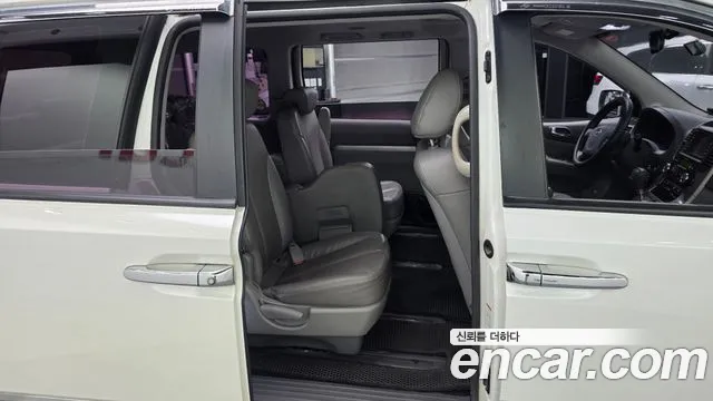 Kia Carnival 2014 thumb 12