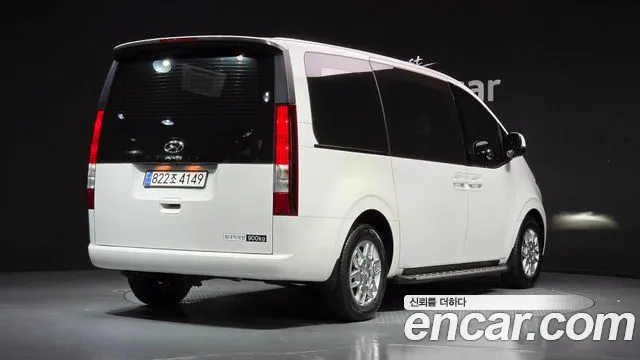Hyundai Staria 2024 thumb 2