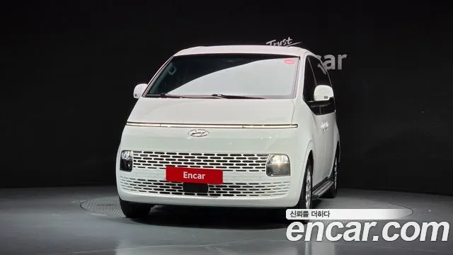 Hyundai Staria 2024 thumb 3