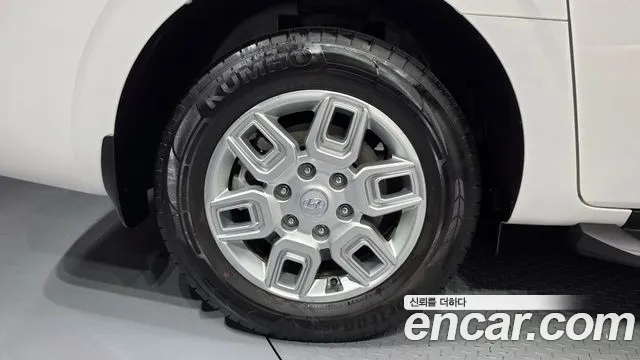 Hyundai Staria 2024 thumb 5