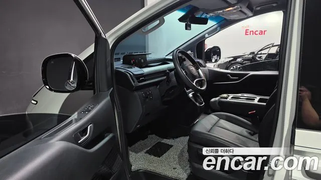 Hyundai Staria 2024 thumb 10