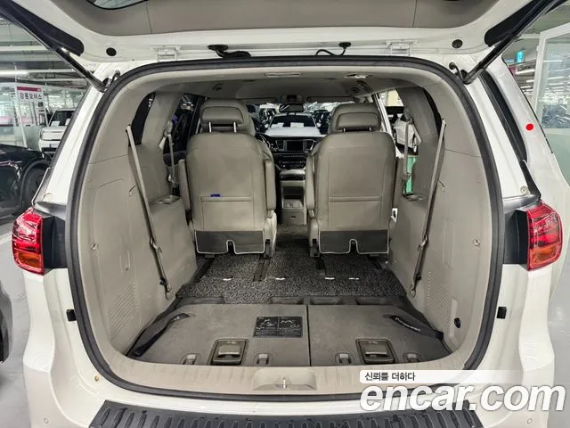 Kia Carnival 2019 thumb 5