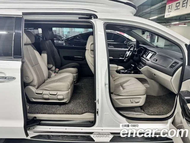 Kia Carnival 2019 thumb 6