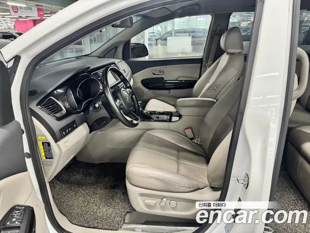 Kia Carnival 2019 thumb 9