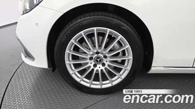Mercedes-Benz E-Класс 2021 thumb 4