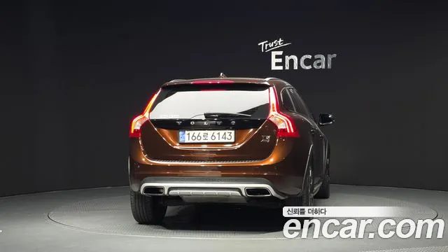 Volvo V60 2015 thumb 4