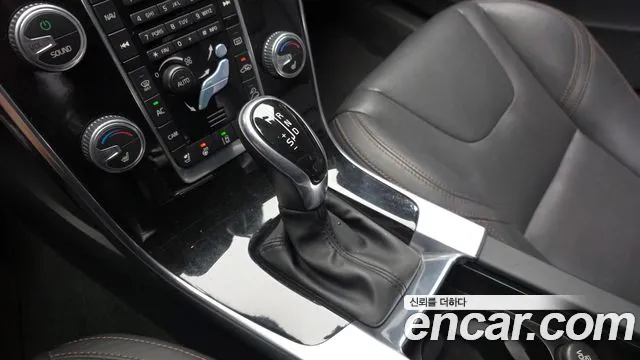 Volvo V60 2015 thumb 9