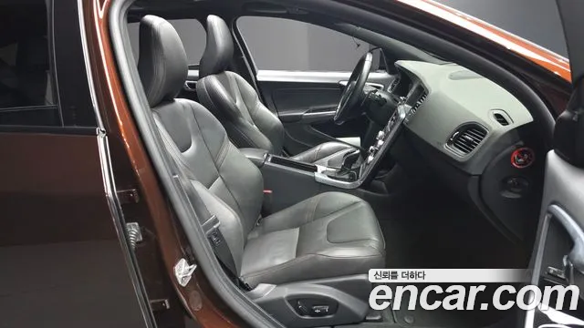 Volvo V60 2015 thumb 11